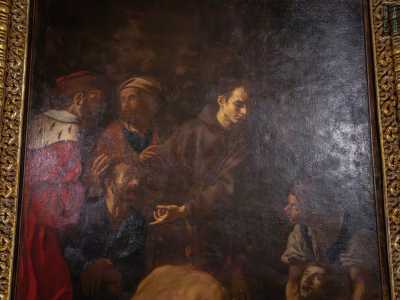 Sulla sinistra invece vediamo una tela con sant�Antonio...